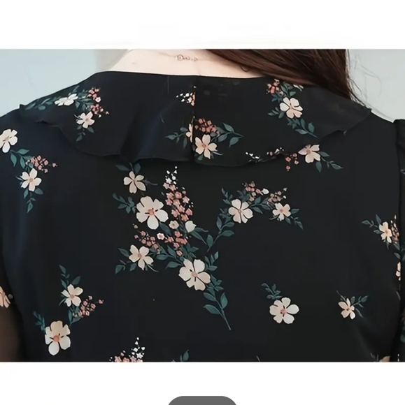 V-neck printed dress - Picture 2 of 3